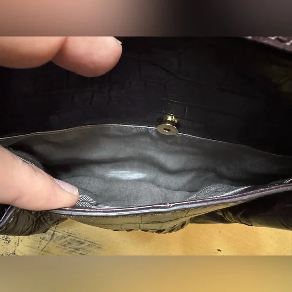 Elegant Brown Leather Handbag - Picture 4 of 13